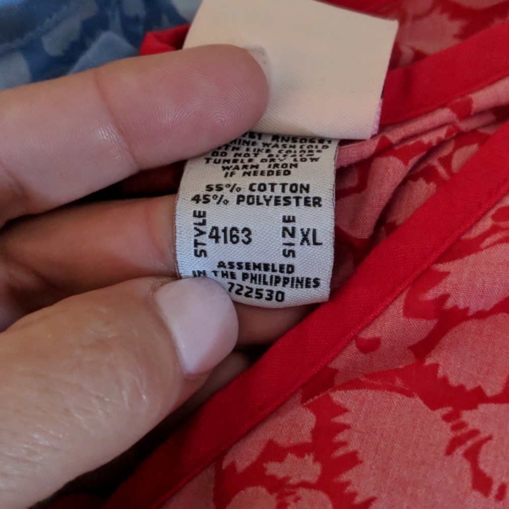 Scrub tops - Picture 3 of 3
